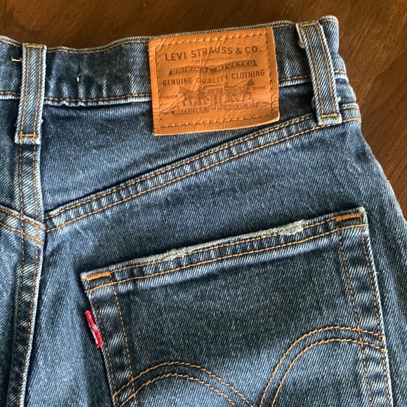 Levi distressed rib cage denim shorts - Picture 5 of 8